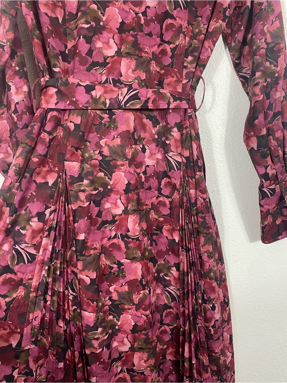 10 Crosby Derek Lam Maroon and Pink Floral Long-Sleeve Pleated Dress Size 4 - Picture 8 of 16